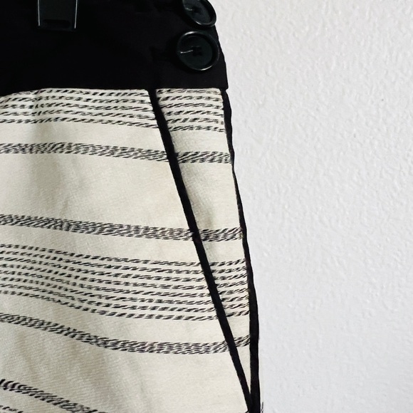 Timeless Elegance: Ann Taylor Vintage Size 10 Shorts, Like New! ✨ - Picture 1 of 3